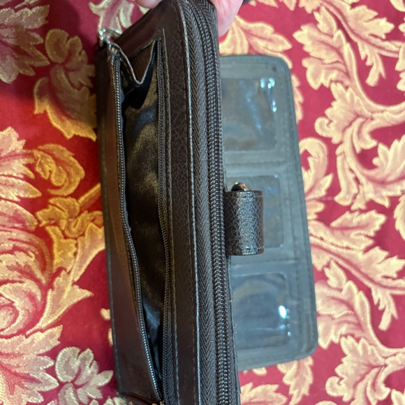 Brown Billfold, Purse ,Clutch, Lots of pockets Women's - Picture 7 of 8